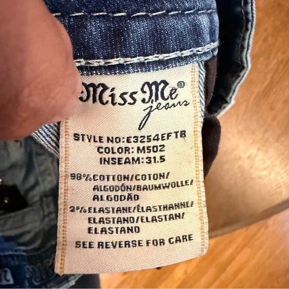 Miss Me mid rise easy strait jeans. Size 28 x 31.5 - Picture 6 of 7